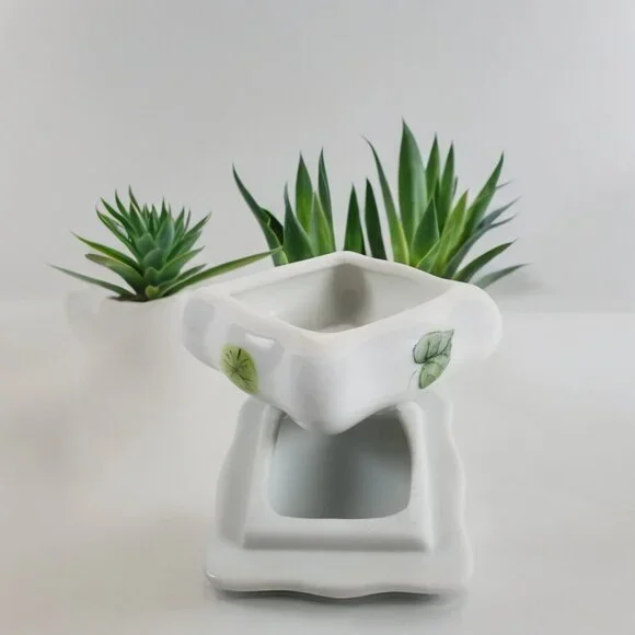 Koi Goldfish Mini Keepsake Box Scalloped White Porcelain Chinoiserie Gift Box - Picture 6 of 14